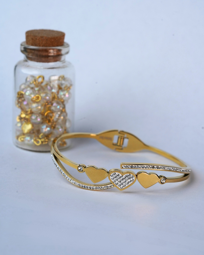 Three Hearts Bracelet Gold