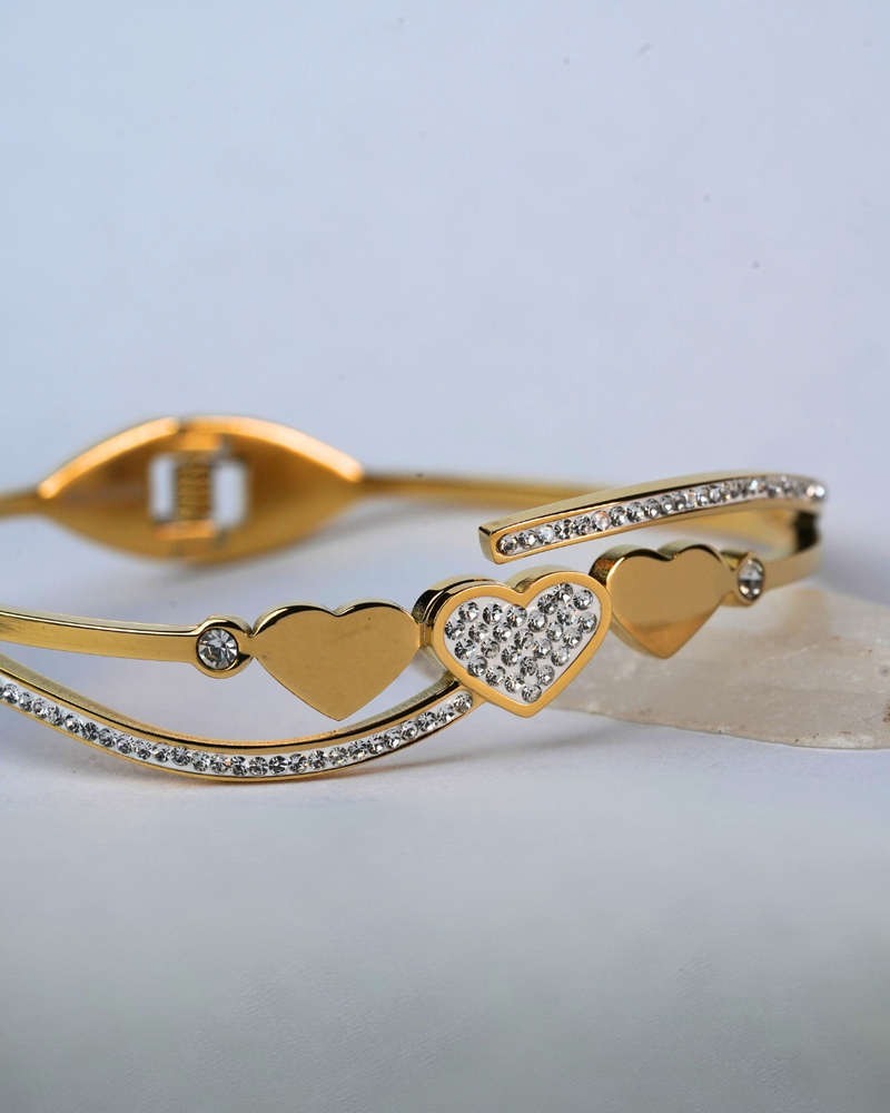 Three Hearts Bracelet Gold