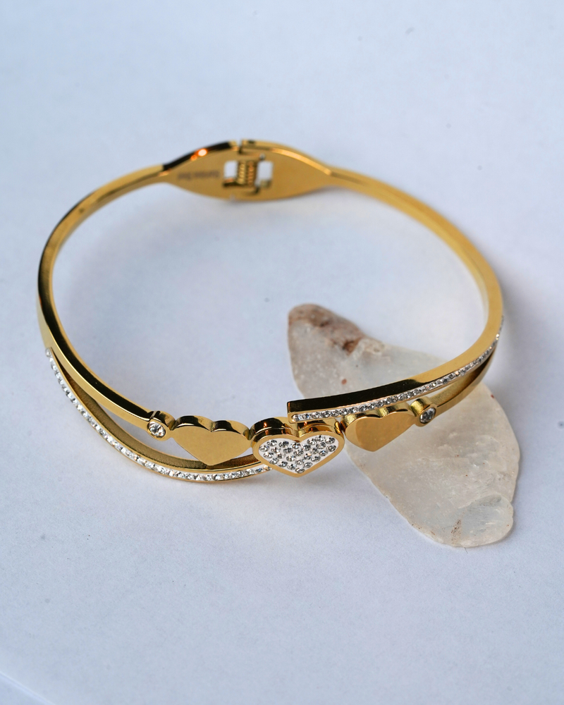 Three Hearts Bracelet Gold