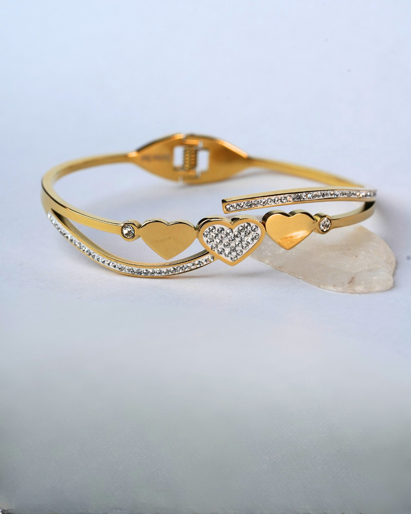 Three Hearts Bracelet Gold